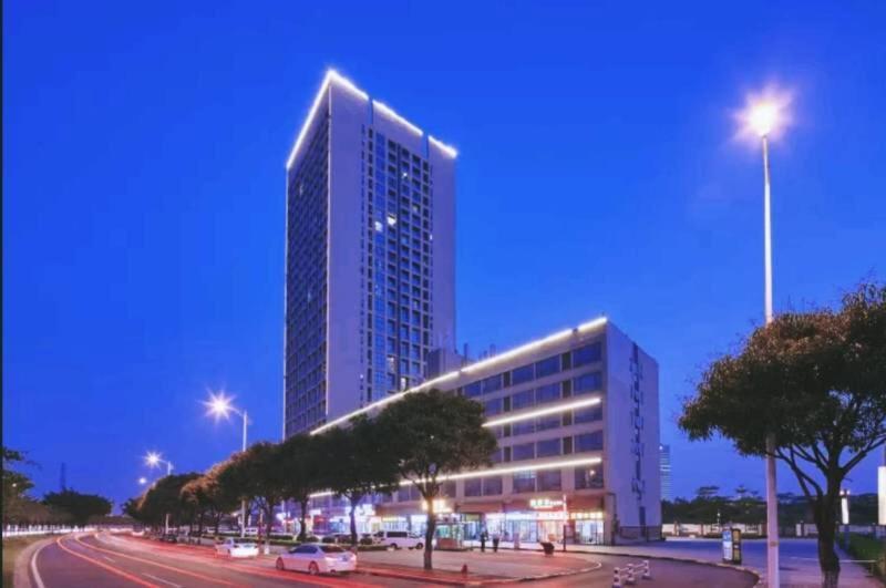 Lavande Hotel Guangzhou Shibi Metro Station Luaran gambar